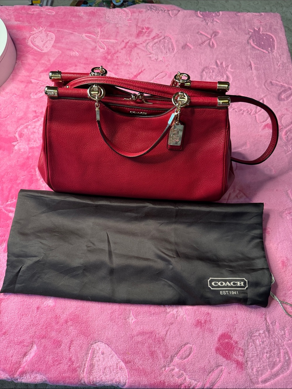 Coach Madison Pebbled Leather Kisslock Satchel Red/Black Gold Hardware 28288